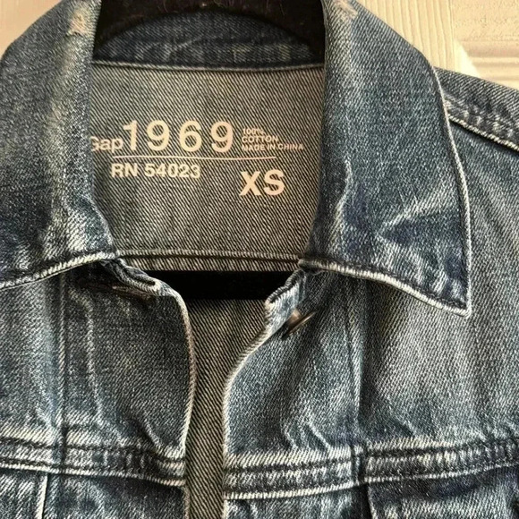 Gap 1969 Distressed Denim Jean Jacket size XS - Picture 2 of 6